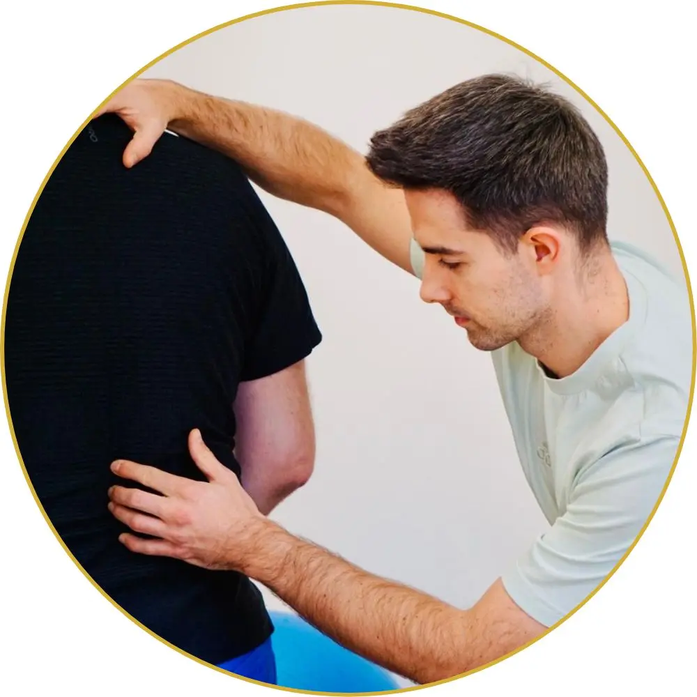 Fizjoterapeuta pracujący z pacjentem