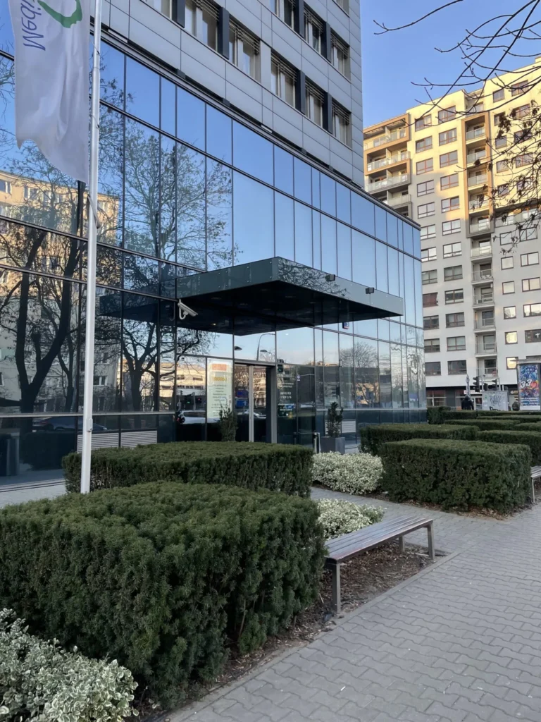 Budynek park projects na obrzeżnej 5 w Warszawie